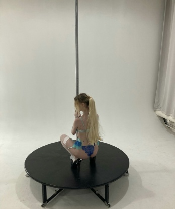 Моя опытность позволит нам воплотить в жизнь все, о чем ты мечтал. 🌟
У меня есть фото, которые доказывают мою привлекательность и безупречную внешность. Возможно, ты их уже видел, но только настоящая встреча сделает тебя настоящим поклонником. 👄
Я провожу время в Москве и знаю все его особенности, поэтому моя компания будет незабываемой. Мой сервис включает широкий спектр услуг, включая классический секс, оральный секс, массаж и многое другое – все зависит от твоих желаний. ✨
Мои клиенты остаются довольными и оставляют положительные отзывы, которые подтверждают мою высокую репутацию. Что бы ты ни искал - я затмлю это своей ослепительной красотой и безупречным сервисом. 💋
Так что не упускай свой шанс, сделать это в Москве лучшей ночью в твоей жизни. Сделай шаг к наслаждению и свяжись со мной уже сейчас. Буду рада стать твоей фантазией на одну ночь. 💫 2247, 20 лет